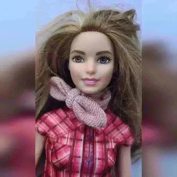 Barbie doll with boots - Picture 12 of 16